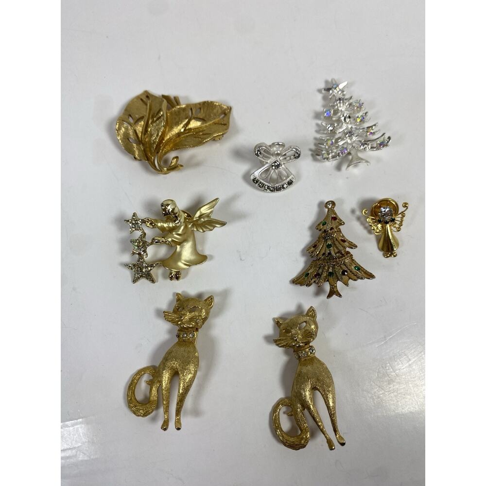 Set of 8 Brooches